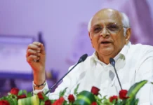 গুজৰাটৰ মুখ্যমন্ত্ৰীক কমনৱেল্থ গেমছৰ পতাকা প্ৰদান: ২০৩০চনৰ মেগা ইভেণ্টৰ প্ৰস্তুতিৰ আনুষ্ঠানিক শুভাৰম্ভ