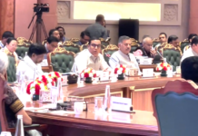 নতুন দিল্লীৰ ‘বিকশিত ভাৰত’ৰ দিশে দেশৰ যাত্ৰাত বিত্তীয় যোগান’ শীৰ্ষক সন্মিলনত কৃষি খণ্ডৰ সামগ্ৰিক ৰূপান্তৰৰ বাবে অঞ্চলভিত্তিক বিত্তীয় নীতিৰ পোষকতা অসমৰ বিত্ত মন্ত্ৰী জয়ন্ত মল্লবৰুৱাৰ